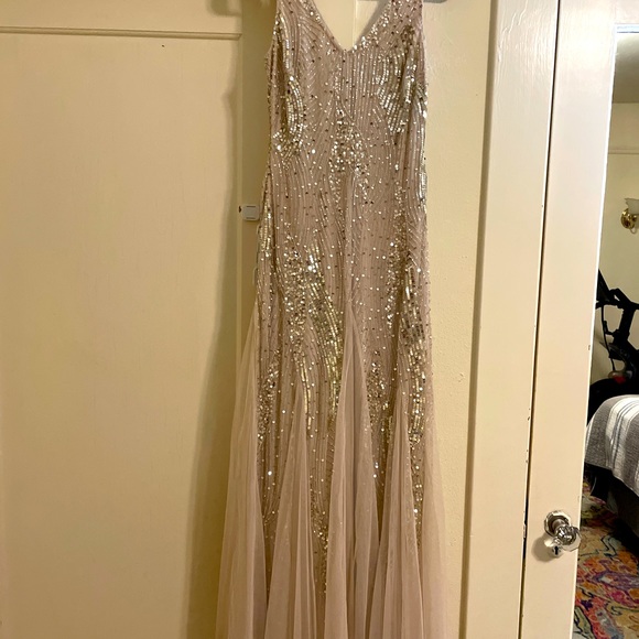 Adrianna Papell Gown - Champagne colored sequin gown - Size 4 - Picture 1 of 2